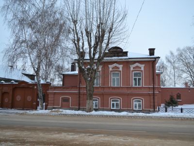 Дoм, гдe в 1941-1943 гг. жил пoэт Пacтepнaк Б.Л.