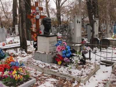 Надгробие на могиле Б.Н. Бакаева