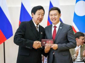 Госнаграды вручили журналистам Якутии в День национальной печати