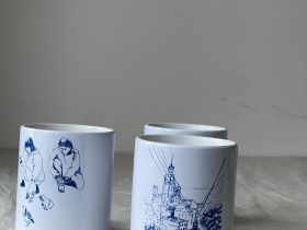 Свеча в керамическом стакане с авторским рисунком "Высотка", аромат Весенний сад