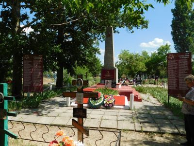 Братская могила советских воинов, погибших в период Сталинградской битвы