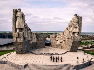 Мемориальный памятник 1943 г. героям прорыва Миус.фронта и освобождения г.Таганрога