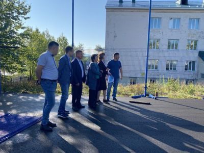 Андрей Тарасенко проверил готовность образовательных учреждений в Алданском районе