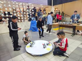 Сотня команд участвовала в соревнованиях по образовательной робототехнике в Якутске