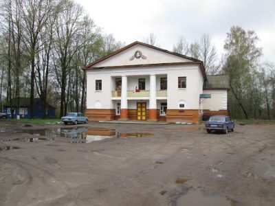 Контора колхоза им. В.И. Ленина – одного из передовых колхозов Смоленщины. В 1971 г. награжден орденом Ленина