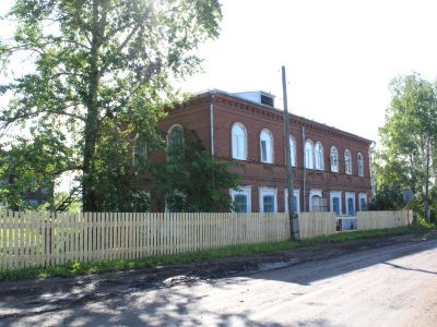 Здание первой в районе земской школы