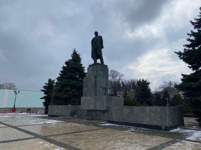 Памятник В.И. Ленину (скульптор В.И. Сычёв, архитектор А.Н. Морозов)