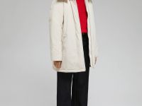 Утепленная куртка с капюшоном