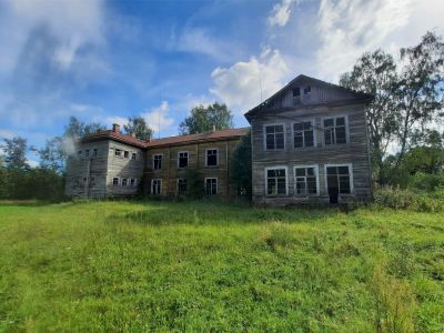 Здание школы, в которой учился Герой Советского Союза С.М. Митт