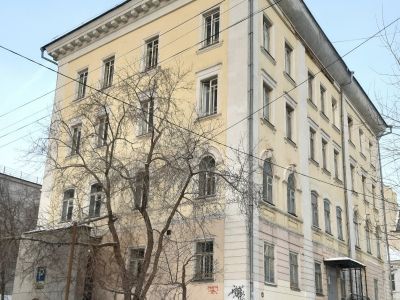 Дом жилой. Здесь жил Маклецкий И.З., директор Екатеринбургского отделения Волжско-Камского банка, почетный гражданин города