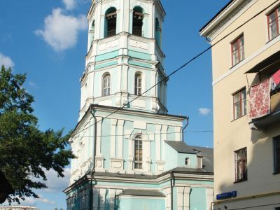 Церковь Николы Заяицкого с оградой. Дом причта