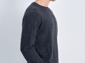 Джемпер прямого силуэта с округлым вырезом