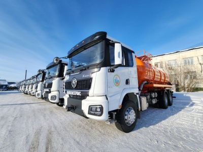 Новые ассенизаторские машины доставили в Якутск