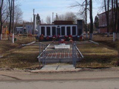 Могила Яниса Путриса и 17 красноармейцев, павших в борьбе за Советскую власть 14 апреля 1918 года