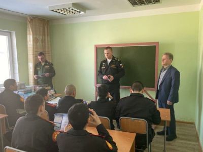 Военные вузы провели профориентационные занятия для курсантов Якутской кадетской школы