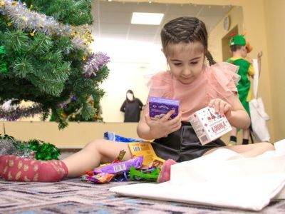 Маленькие жители Якутии получили новогодние подарки «Газпром добыча Ноябрьск»