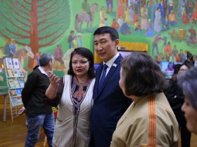 В Якутске ко Дню родного языка и письменности наградили выдающихся деятелей