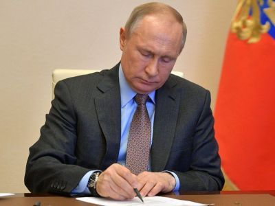 Путин подписал указ о вручении госнаград двум якутянам