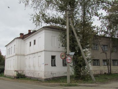 Служебный и хозяйственный корпуса