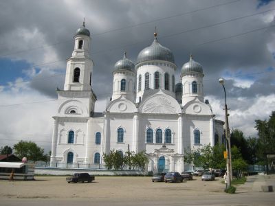 Церковь на площади