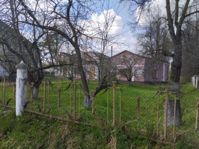 Хозяйственная постройка с портиком