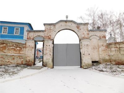 Монастырская стена