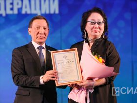 Государственные награды вручили работникам культуры Якутии