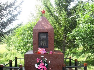 Обелиск в честь жителей села, павших в боях с немецко-фашистскими захватчиками