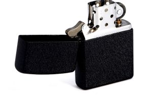 Зажигалка ZIPPO Classic с покрытием Black Crackle™, латунь и сталь, чёрная, матовая, 36x12x56 мм