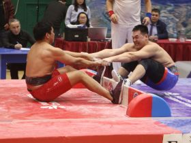 Сенсационно завершился турнир по мас-рестлингу Харлампия Васильева в Якутске