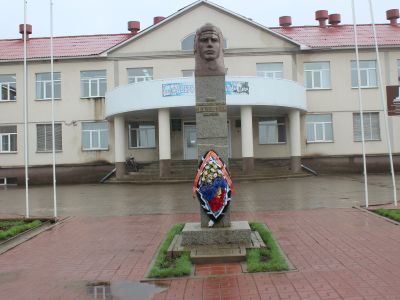 Бюст земляка Героя Советского Союза, лейтенанта Н.Л.Яценко