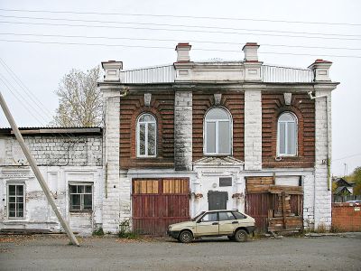 Каменный дом с чайной лавкой