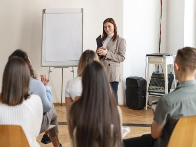 Билеты на Зима, чудо и демоны: лекция и ридинг от Екатерины Петровой (Творческая лаборатория «Угол») / Событие | Афиша | ИнфоТаймс