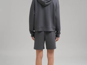 Свободная толстовка с капюшоном