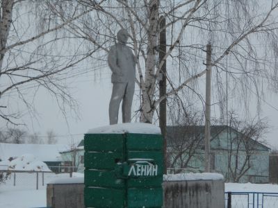 Памятник-бюст В.И.Ленину
