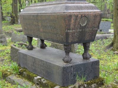 Надгробие Жуковских Е.П. и Ф.П.