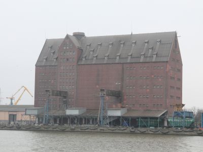 Здание портового склада