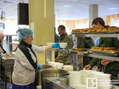 Мясо, овощи и фрукты. Чем кормят военнослужащих из Якутии