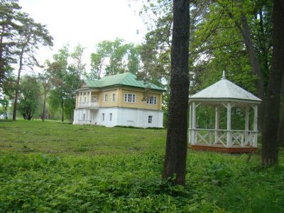 Усадьба Пушкина Александра Александровича. В усадьбе размещается филиал музея-заповедника А.С.Пушкина