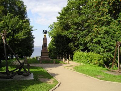 Обелиск императору Петру I