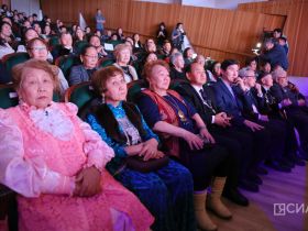 На открытии Декады Олонхо наградили лучших носителей традиционной культуры