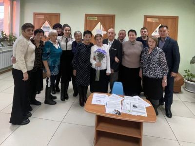 Семью, отметившую бриллиантовую свадьбу, поздравили в Томпонском районе