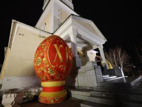 Глава Якутии посетил Пасхальное богослужение