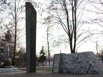 Братская могила 545 бойцов и командиров 2-й Южно-Осетинской бригады, погибших в сентябре 1920 года, и воинов, погибших в годы Великой Отечественной войны