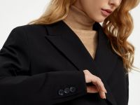 Двубортный жакет полуприлегающего силуэта