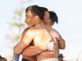 Завершились соревнования по мас-рестлингу и якутской вертушке на Играх Манчаары