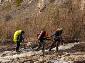 Водопады и ледяные пещеры скал Еланка Куччугуй Кэтэмэ - скалы Еланки - п. Еланка