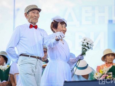 В Якутии семьи, прожившие в браке не менее 50 лет, наградят знаком «Семейная доблесть»