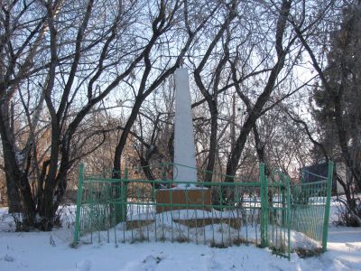 Могила милиционера  Василия Евгеньевича Николаева, погибшего от рук кулаков в 1929 г.