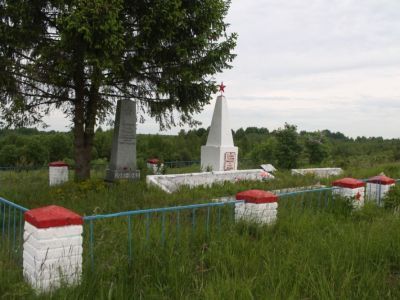 Братская могила воинов Советской Армии, погибших в боях с немецко-фашистскими захватчиками в период Великой Отечественной войны